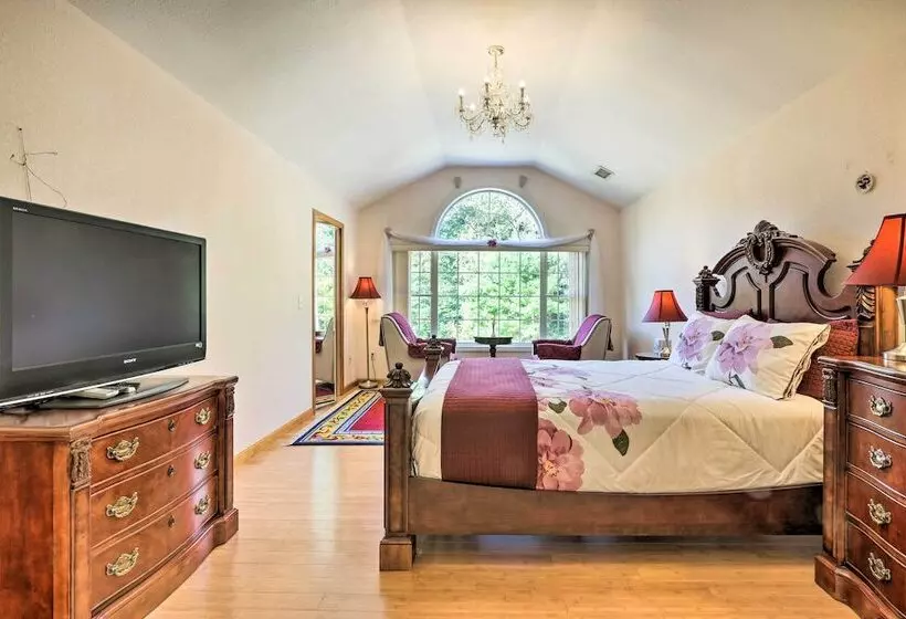 Granby Home W/ Deck < 1/2 Mi To Aldrich Lake!