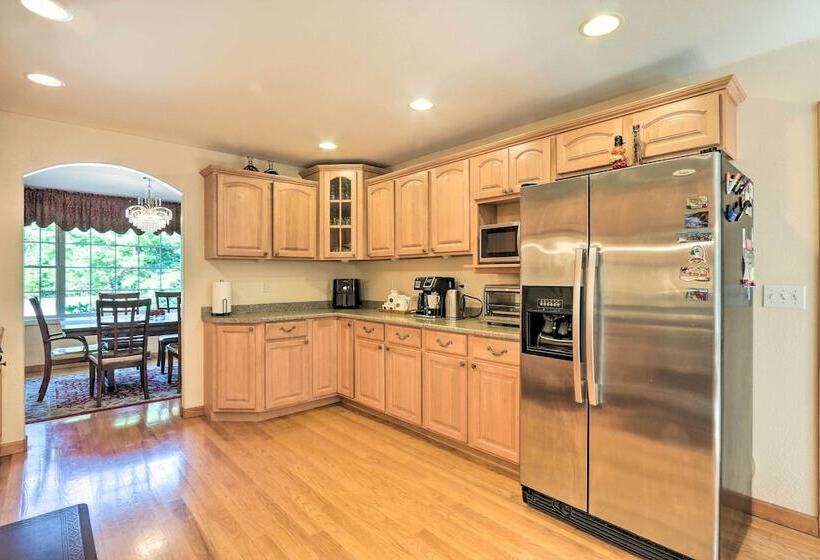 Granby Home W/ Deck < 1/2 Mi To Aldrich Lake!