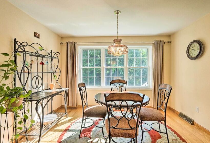 Granby Home W/ Deck < 1/2 Mi To Aldrich Lake!