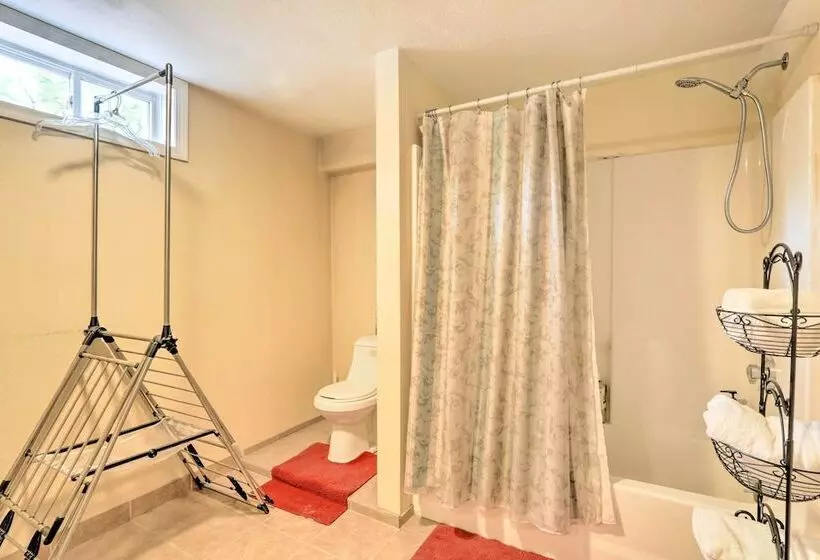 Granby Home W/ Deck < 1/2 Mi To Aldrich Lake!