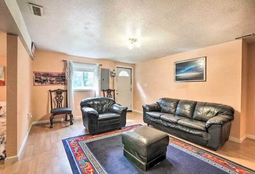 Granby Home W/ Deck < 1/2 Mi To Aldrich Lake!