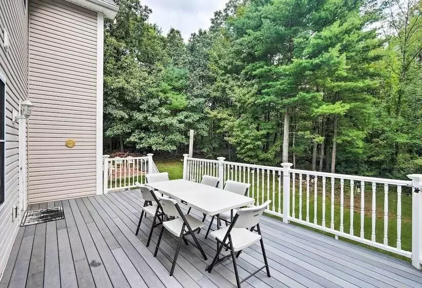 Granby Home W/ Deck < 1/2 Mi To Aldrich Lake!
