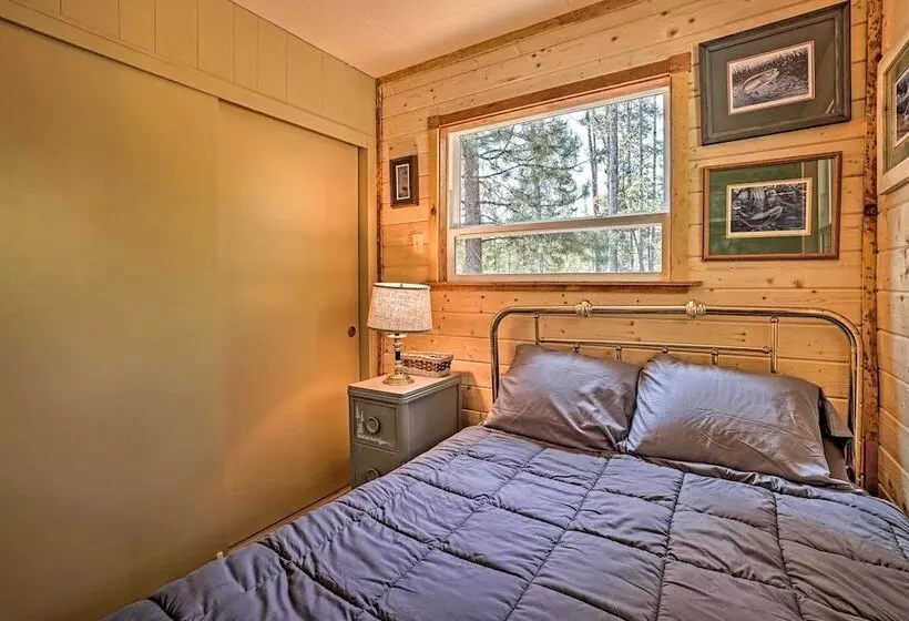 High Lakes Hideaway:  La Pine Fishing Cabin!