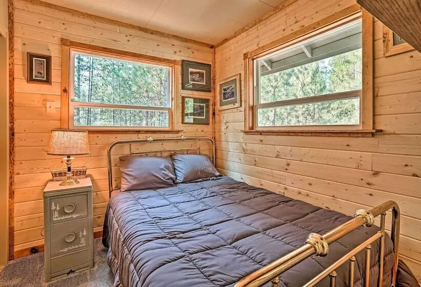 High Lakes Hideaway:  La Pine Fishing Cabin!