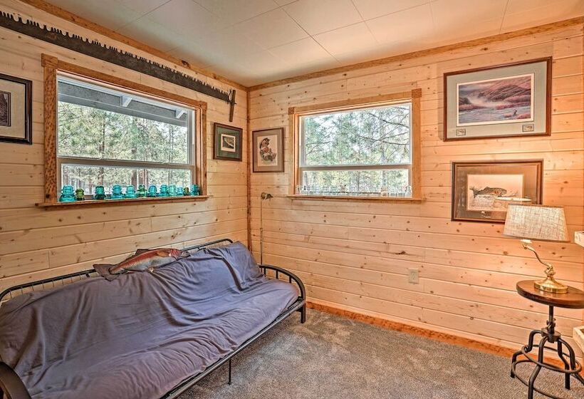High Lakes Hideaway:  La Pine Fishing Cabin!