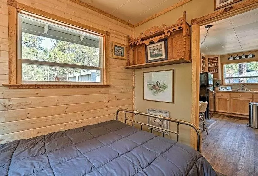 High Lakes Hideaway:  La Pine Fishing Cabin!