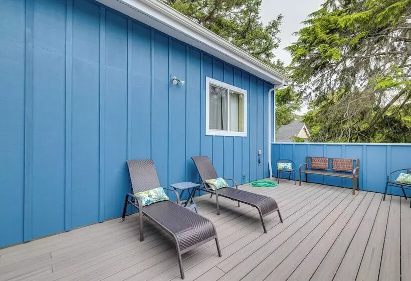 House W/ Hot Tub & Deck   Walk To Seaside Beach!