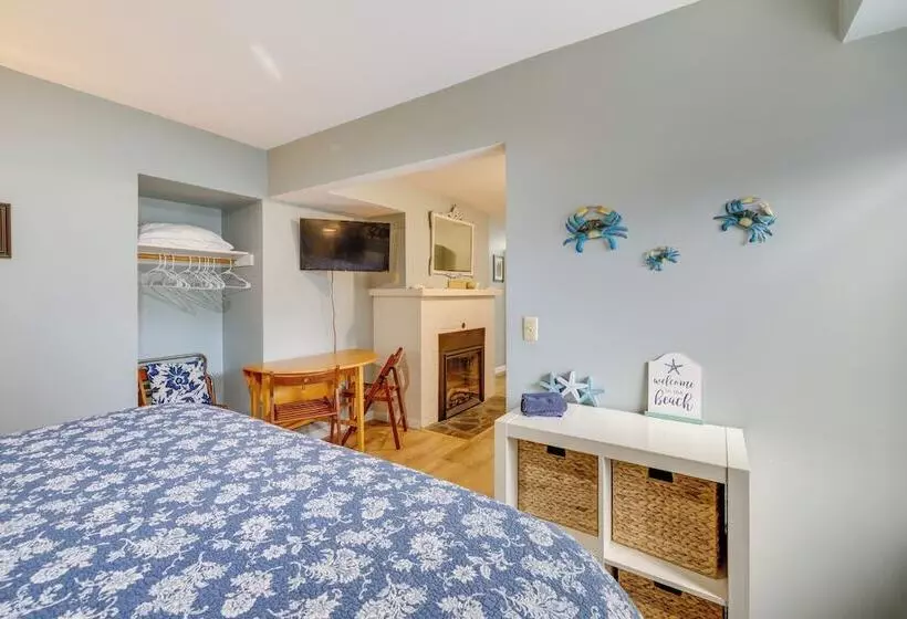 House W/ Hot Tub & Deck   Walk To Seaside Beach!