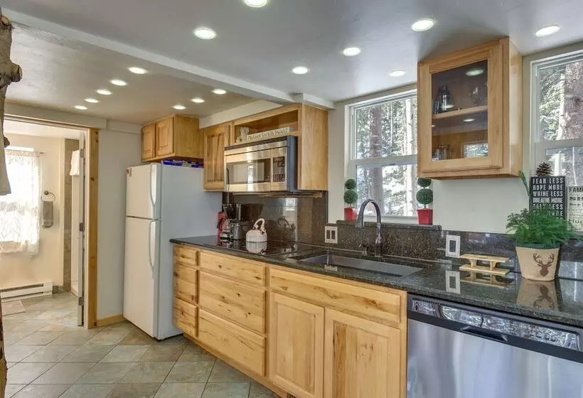 Idaho Springs Cabin W/ Hot Tub On Half Acre!