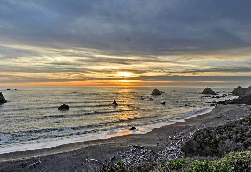 Irish Beach Cottage W/ Beach Access & Ocean Views