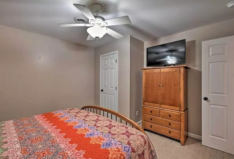 Lakefront Retreat W/ Views, Near Mammoth Cave!