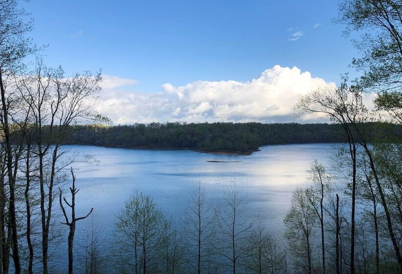 Lakefront Retreat W/ Views, Near Mammoth Cave!