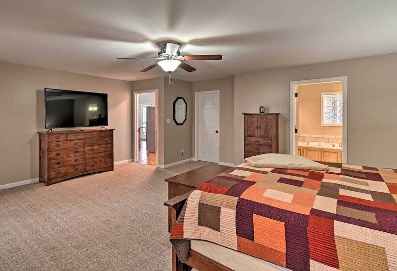 Lakefront Retreat W/ Views, Near Mammoth Cave!