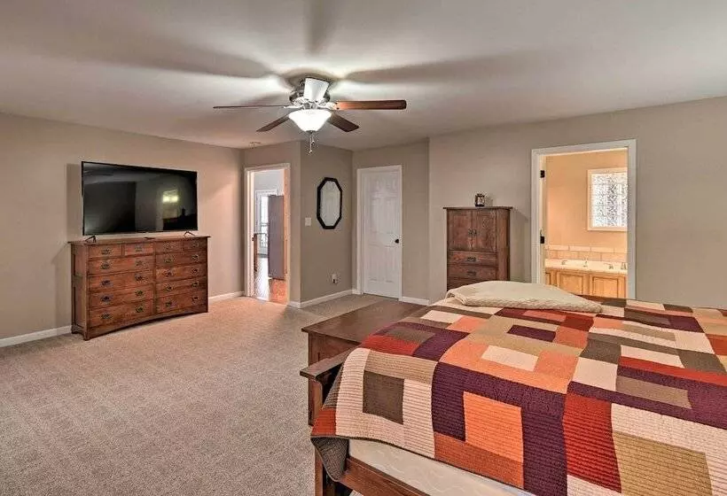 Lakefront Retreat W/ Views, Near Mammoth Cave!