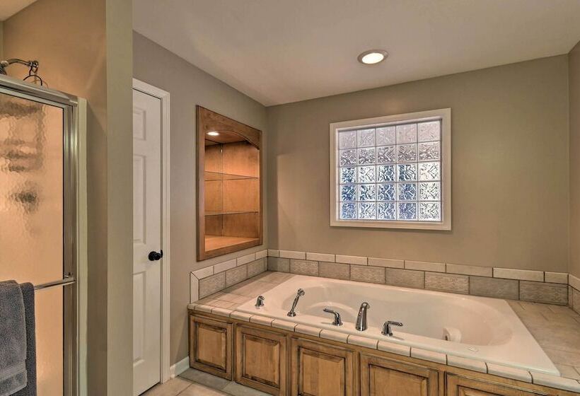 Lakefront Retreat W/ Views, Near Mammoth Cave!