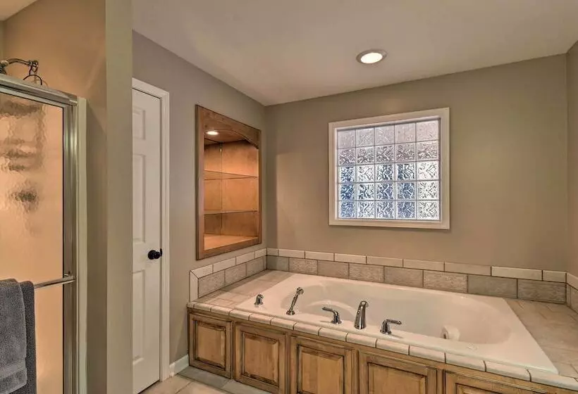 Lakefront Retreat W/ Views, Near Mammoth Cave!