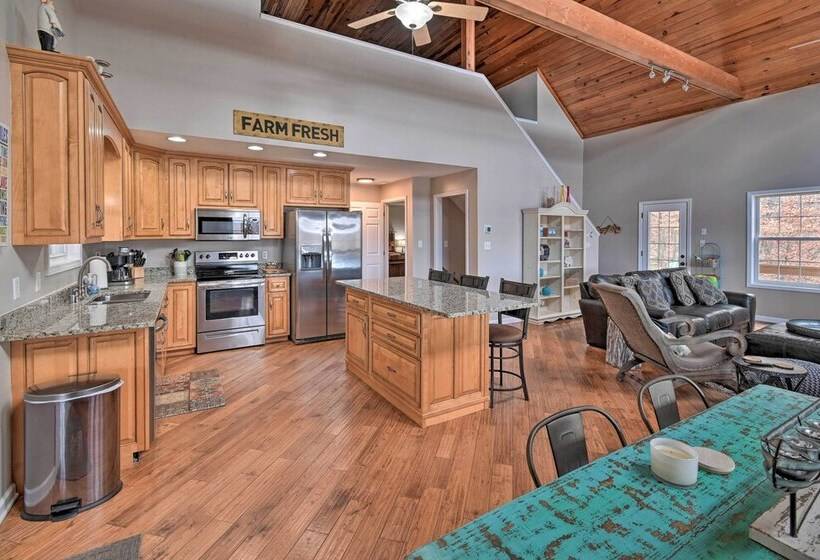 Lakefront Retreat W/ Views, Near Mammoth Cave!