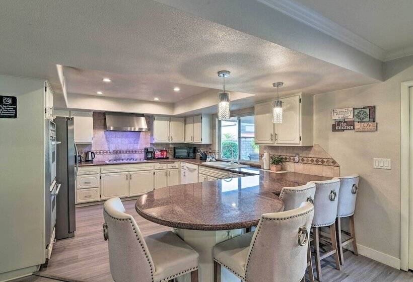 Las Vegas House W/ Pool & Hot Tub   1 Mi To Strip!