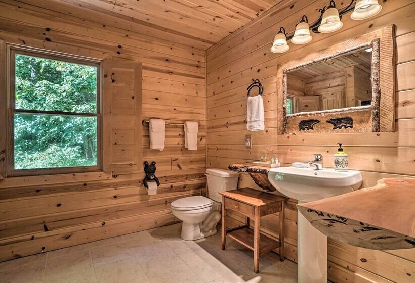 Hayesville Cabin W/ Game Room & Mtn Views!