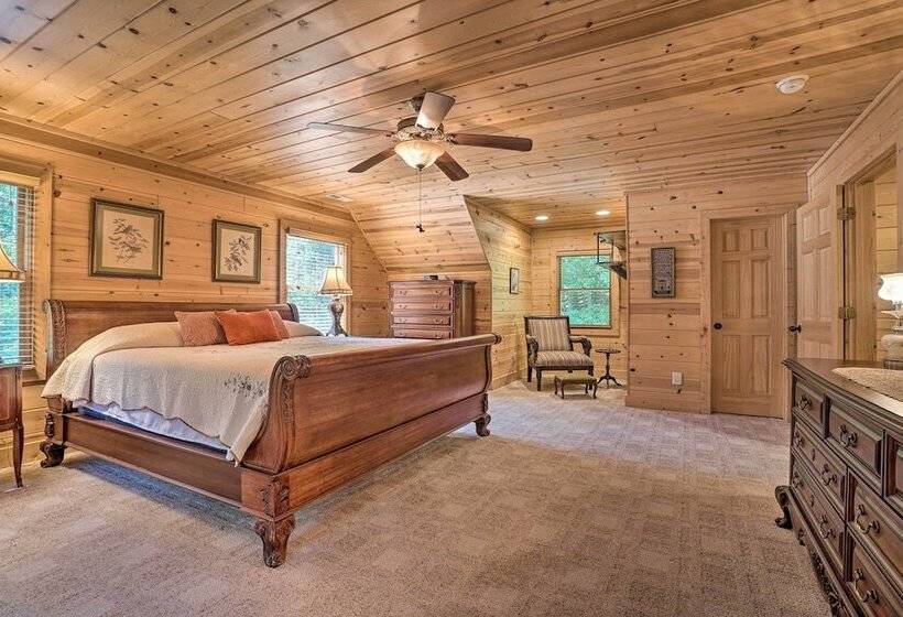 Hayesville Cabin W/ Game Room & Mtn Views!