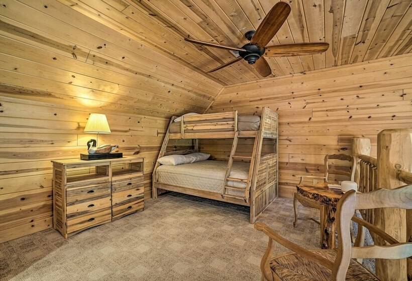 Hayesville Cabin W/ Game Room & Mtn Views!