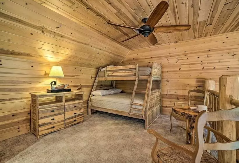 Hayesville Cabin W/ Game Room & Mtn Views!