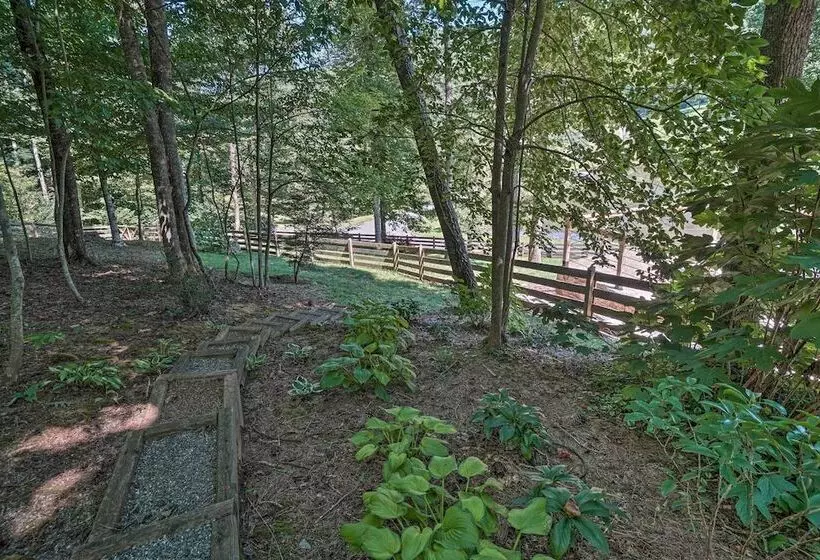 Hayesville Cabin W/ Game Room & Mtn Views!