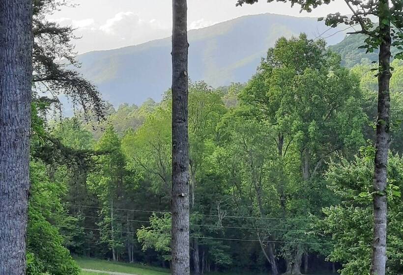Hayesville Cabin W/ Game Room & Mtn Views!