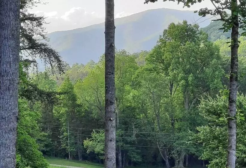 Hayesville Cabin W/ Game Room & Mtn Views!