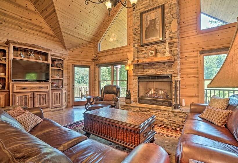 Hayesville Cabin W/ Game Room & Mtn Views!
