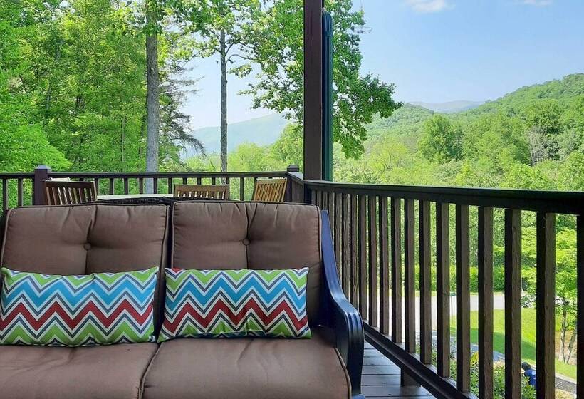 Hayesville Cabin W/ Game Room & Mtn Views!