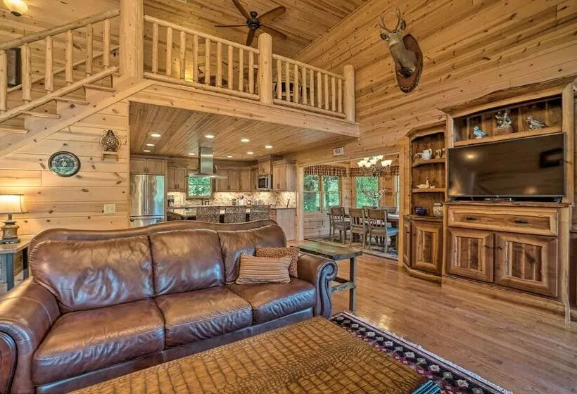 Hayesville Cabin W/ Game Room & Mtn Views!