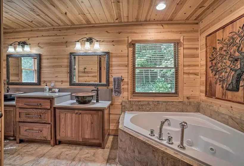 Hayesville Cabin W/ Game Room & Mtn Views!