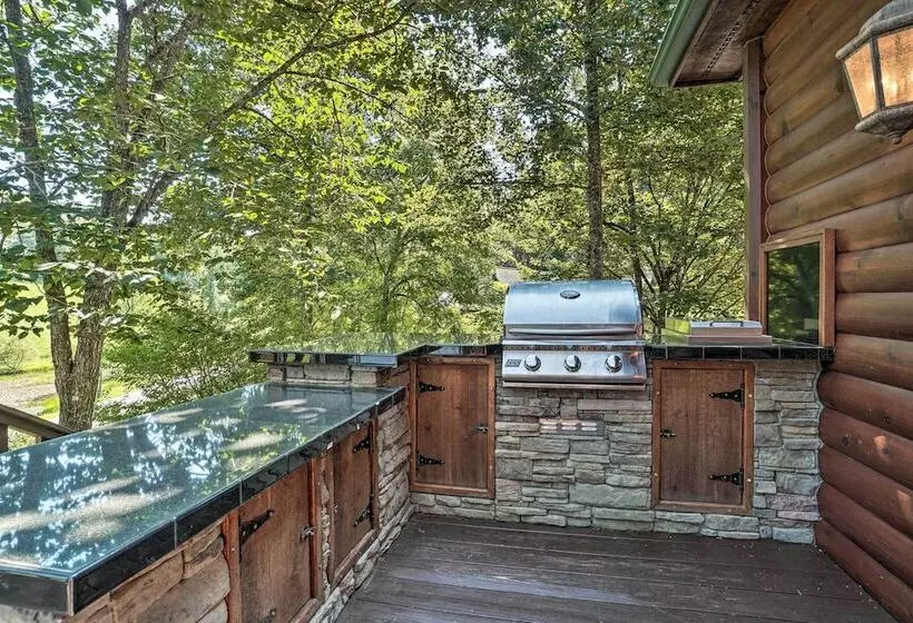 Hayesville Cabin W/ Game Room & Mtn Views!