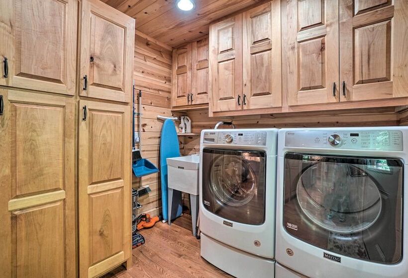 Hayesville Cabin W/ Game Room & Mtn Views!