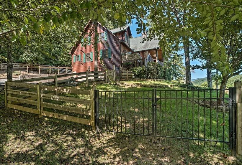 Hayesville Cabin W/ Game Room & Mtn Views!