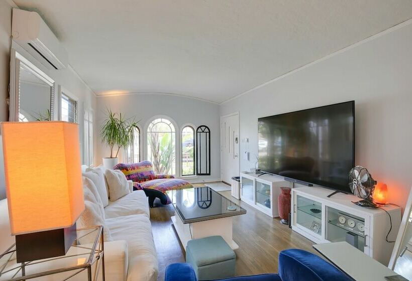 Long Beach Vacation Rental: Walk To Beach & Shops