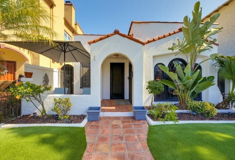 Long Beach Vacation Rental: Walk To Beach & Shops