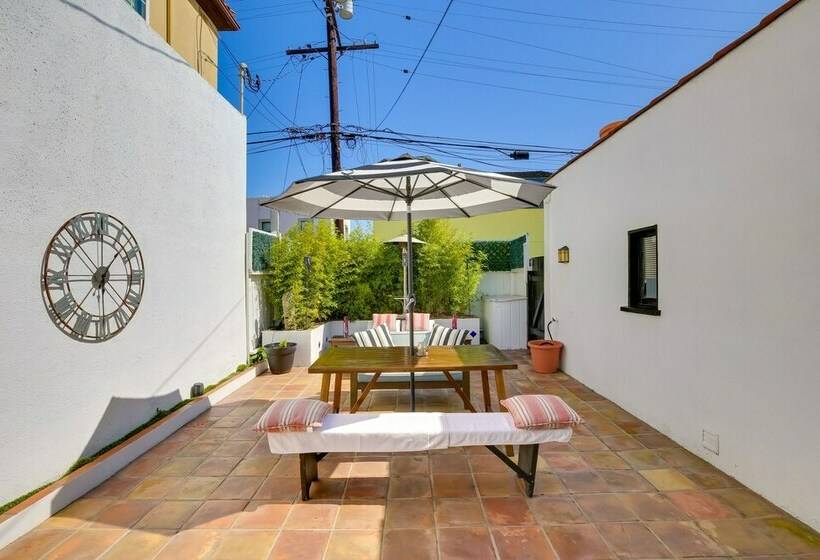 Long Beach Vacation Rental: Walk To Beach & Shops