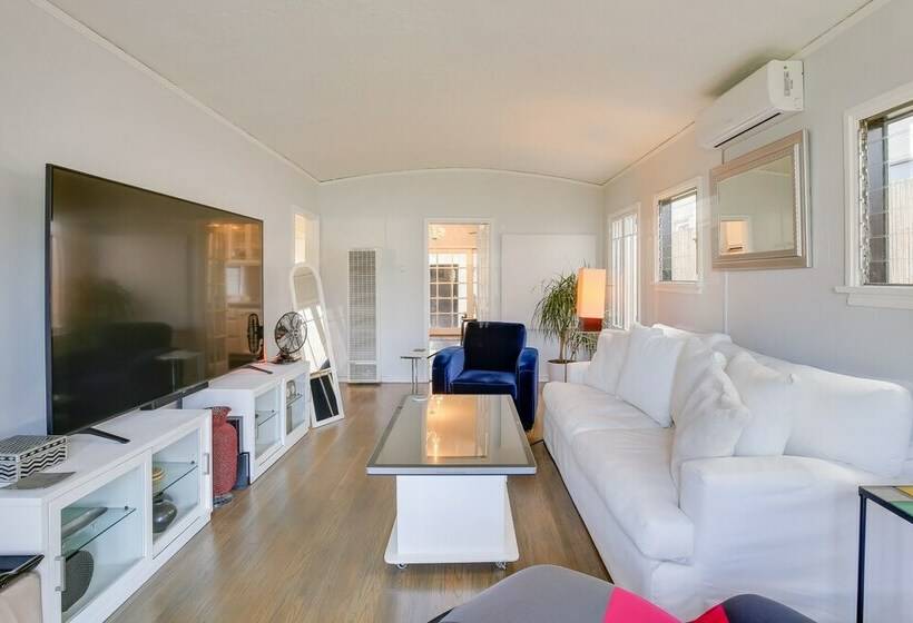 Long Beach Vacation Rental: Walk To Beach & Shops