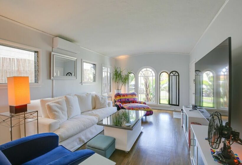 Long Beach Vacation Rental: Walk To Beach & Shops