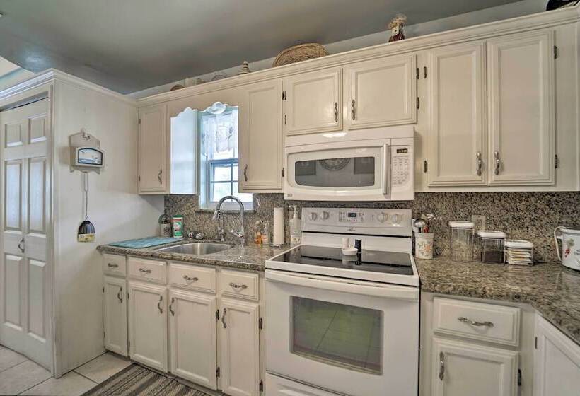 Deck & Pool Access: Long Island Village Escape!