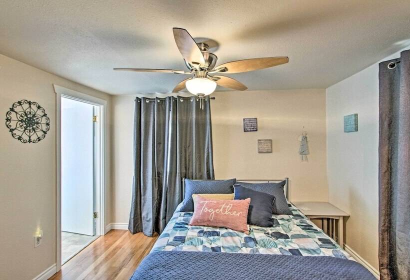 Lovely Tacoma Cottage W/ Fire Pit, Near Dtwn!