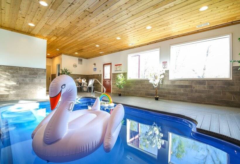 Pigeon Forge Cabin: Sauna, Saltwater Pool & Views!