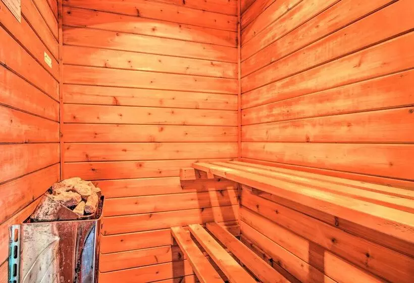 Pigeon Forge Cabin: Sauna, Saltwater Pool & Views!