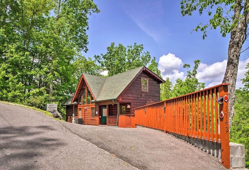 Pigeon Forge Cabin: Sauna, Saltwater Pool & Views!