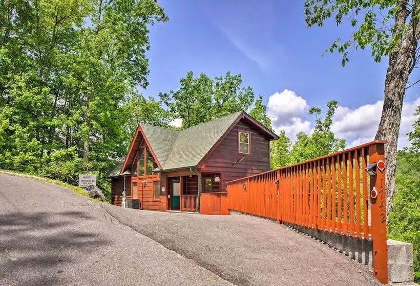 Pigeon Forge Cabin: Sauna, Saltwater Pool & Views!