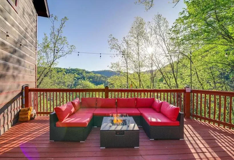 Pigeon Forge Cabin: Sauna, Saltwater Pool & Views!