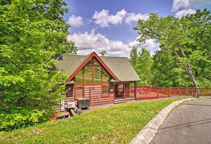 Pigeon Forge Cabin: Sauna, Saltwater Pool & Views!