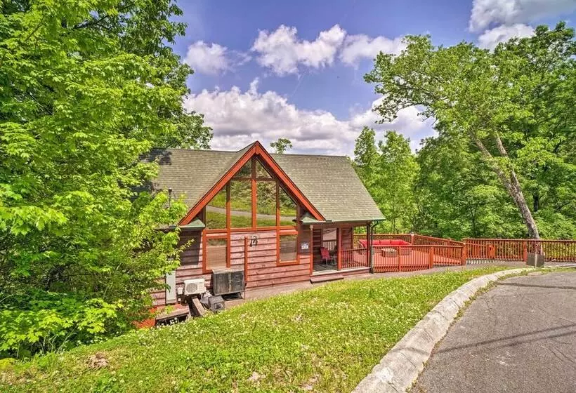Pigeon Forge Cabin: Sauna, Saltwater Pool & Views!